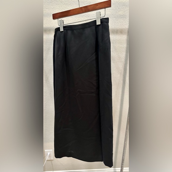 Preston & York suit- skirt and jacket - Picture 3 of 4